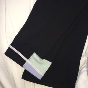 𝕝𝕦𝕝𝕦𝕝𝕖𝕞𝕠𝕟 𝕪𝕠𝕘𝕒 𝕡𝕒𝕟𝕥𝕤